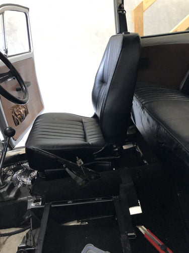 Seat Low Back With Headrest Right Black Vinyl