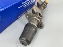 Load image into Gallery viewer, Master Cylinder Type 3 Dual 1967-1973 LHD 1967-1971 RHD ATE